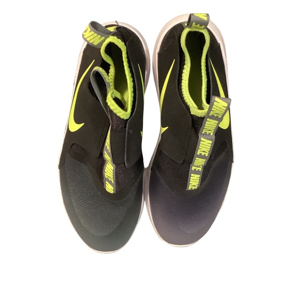 Nike Kids 5Y Slip On Training Shoes Black Volt Like New - Picture 5 of 5